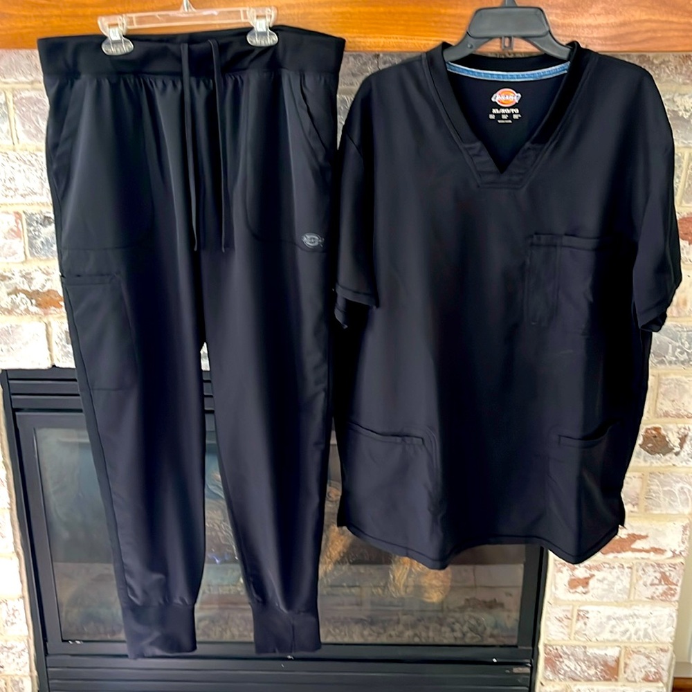 Dickies Scrubs in soft touch black